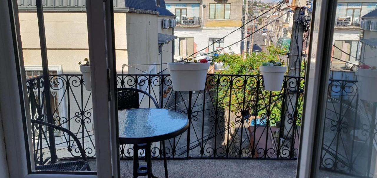 Bookinist Apartment Kutaiszi Kültér fotó