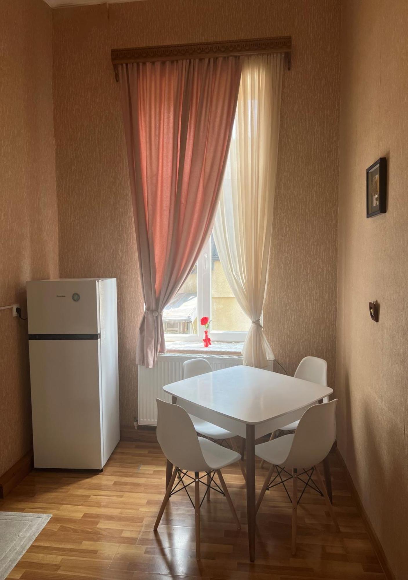 Bookinist Apartment Kutaiszi Kültér fotó